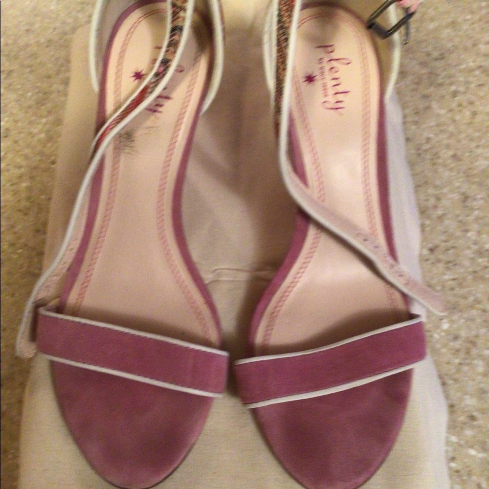 Women’s sandals